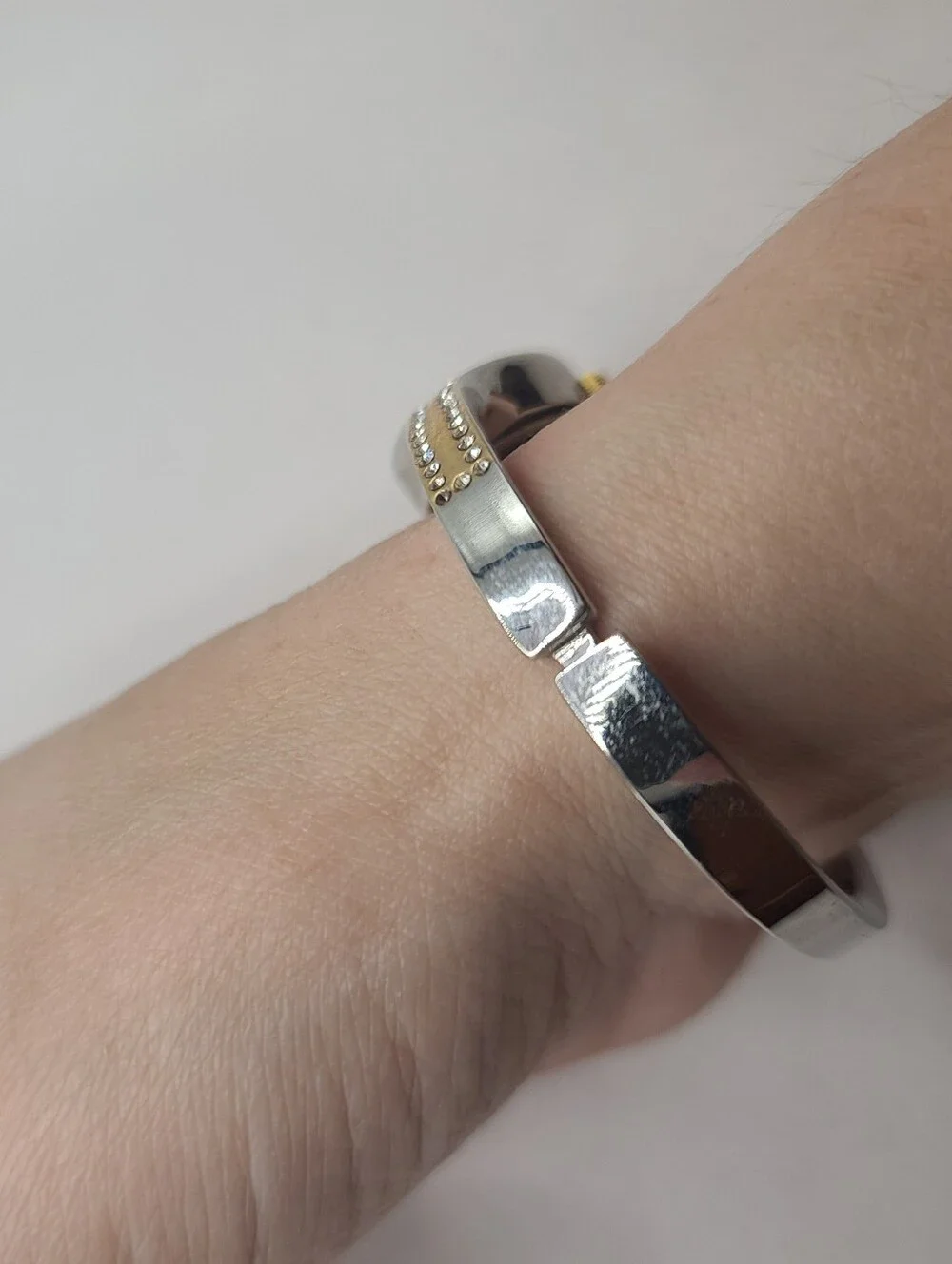 Geneva rhinestone hinged